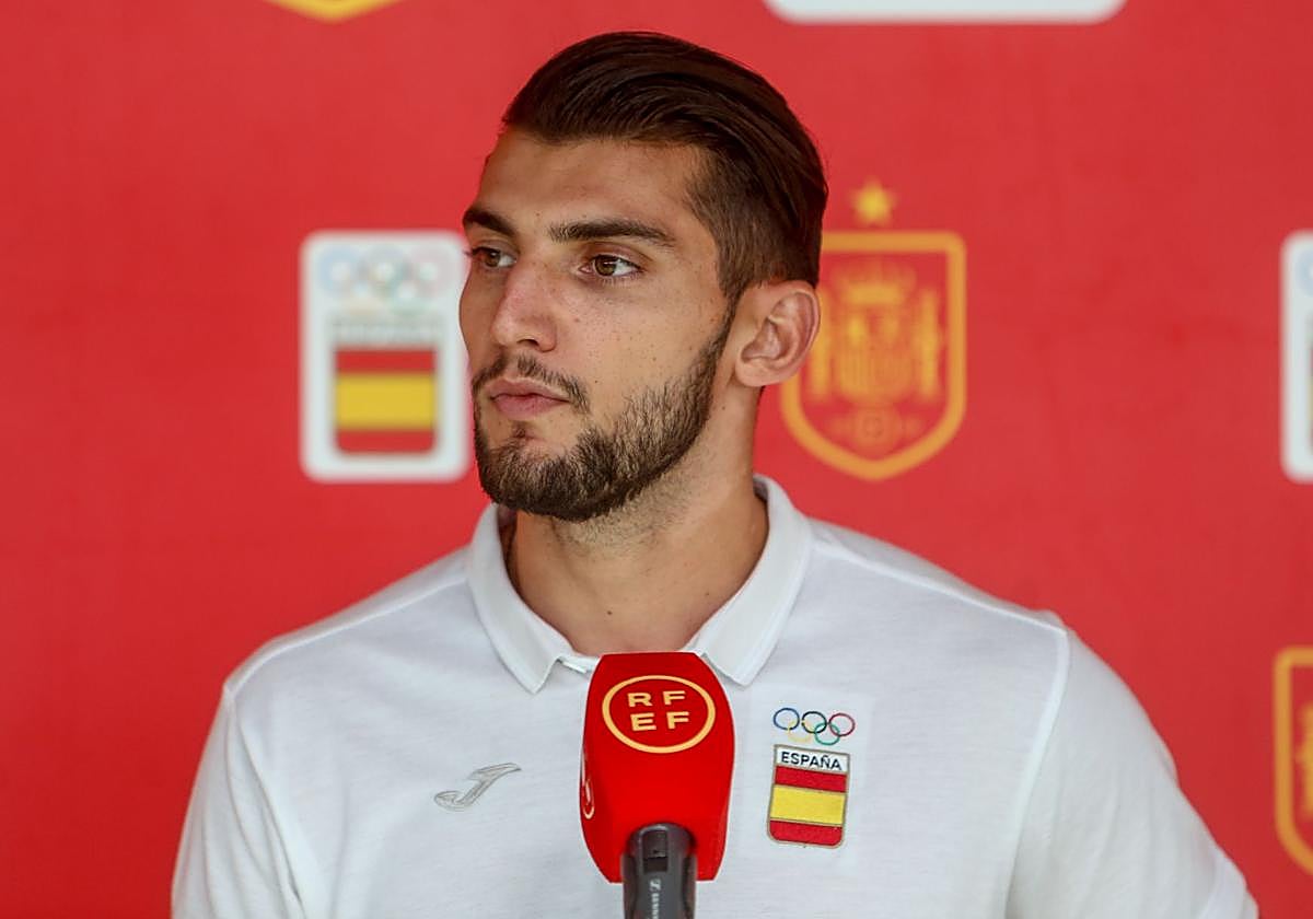El futbolista murciano Rafa Mir, el pasado mes de agosto, mientras formaba parte de la selección española de fútbol que compitió en los Juegos Olímpicos de París.
