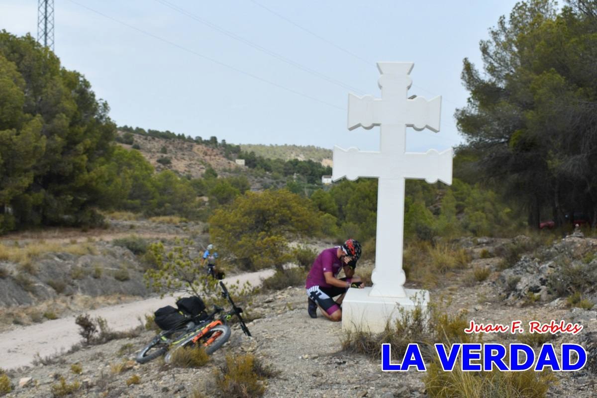 Pedaleando cientos de kilómetros para rezar ante la Vera Cruz de Caravaca