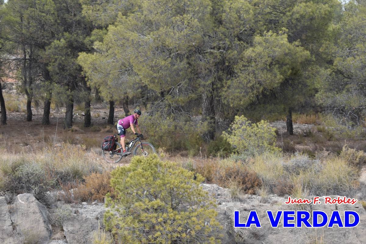 Pedaleando cientos de kilómetros para rezar ante la Vera Cruz de Caravaca