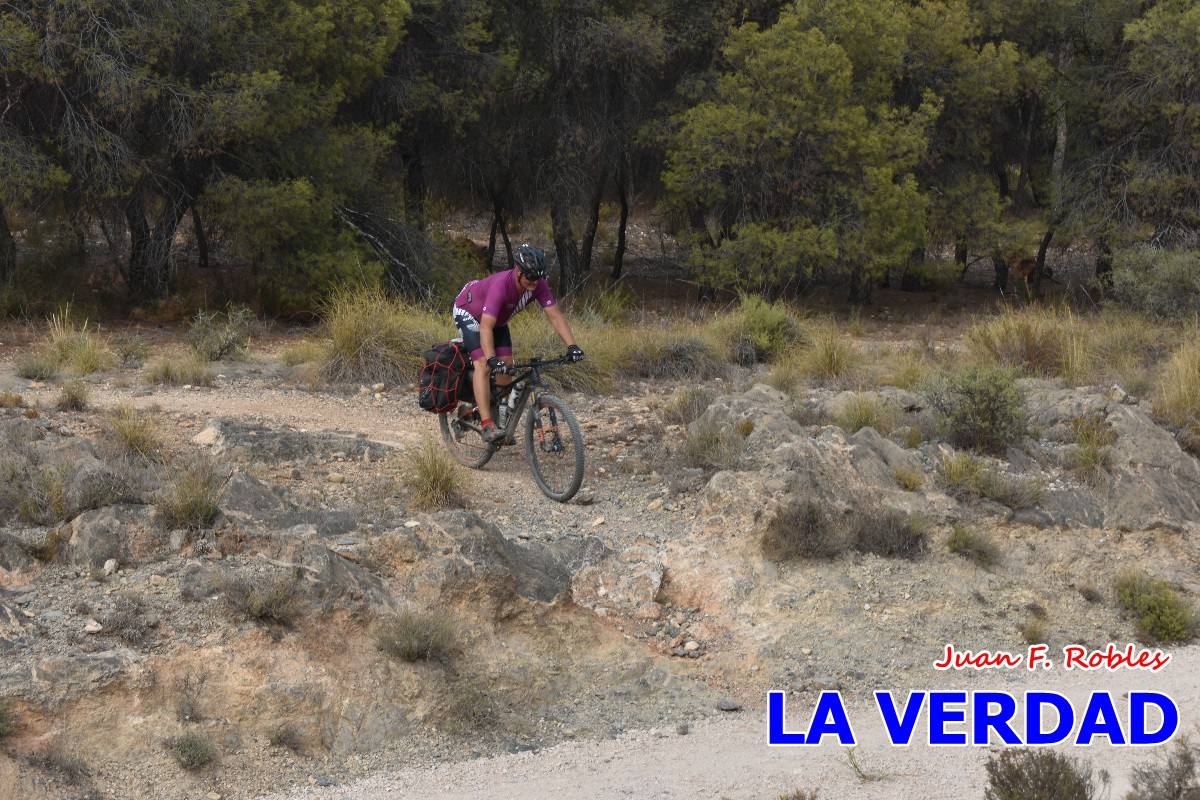 Pedaleando cientos de kilómetros para rezar ante la Vera Cruz de Caravaca