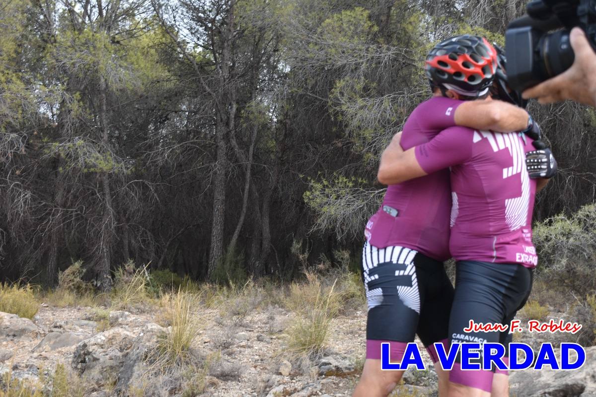 Pedaleando cientos de kilómetros para rezar ante la Vera Cruz de Caravaca