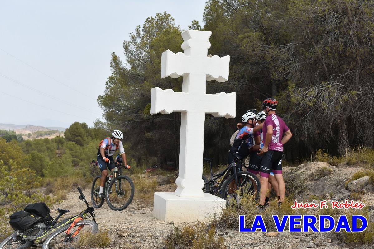 Pedaleando cientos de kilómetros para rezar ante la Vera Cruz de Caravaca