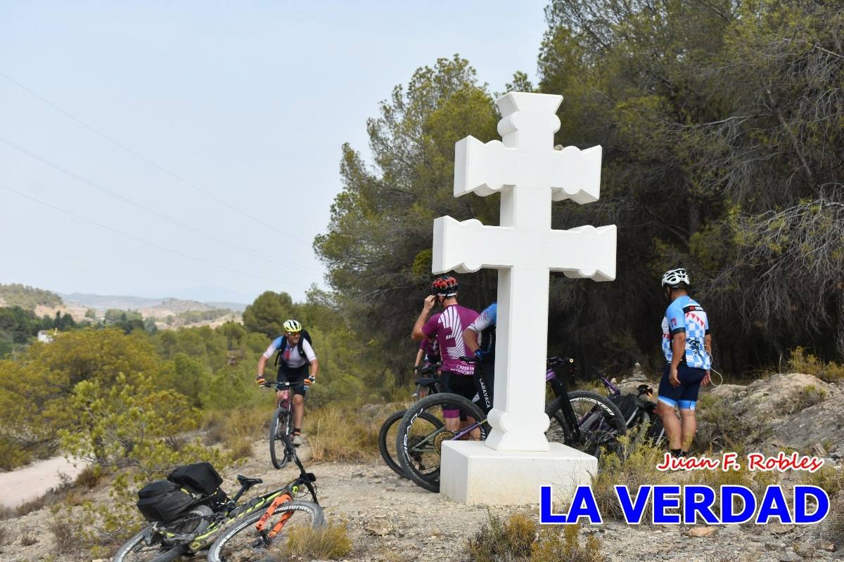 Pedaleando cientos de kilómetros para rezar ante la Vera Cruz de Caravaca