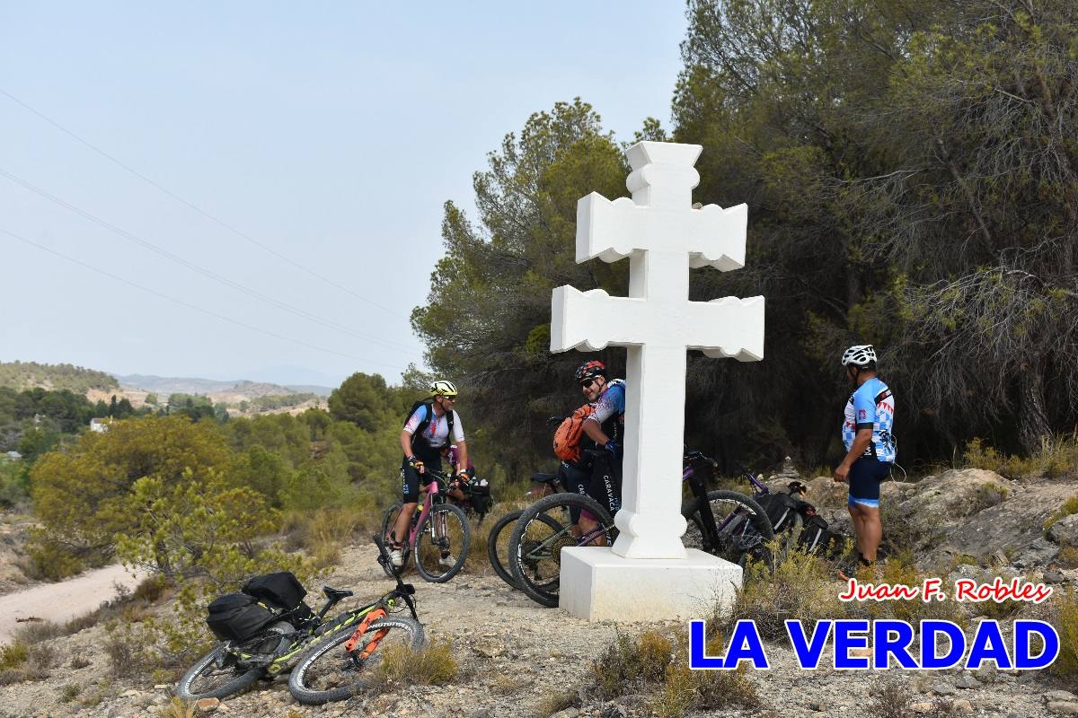 Pedaleando cientos de kilómetros para rezar ante la Vera Cruz de Caravaca