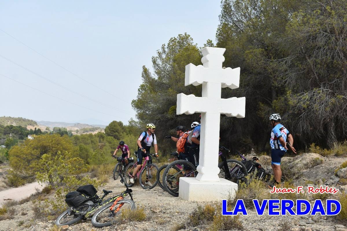 Pedaleando cientos de kilómetros para rezar ante la Vera Cruz de Caravaca