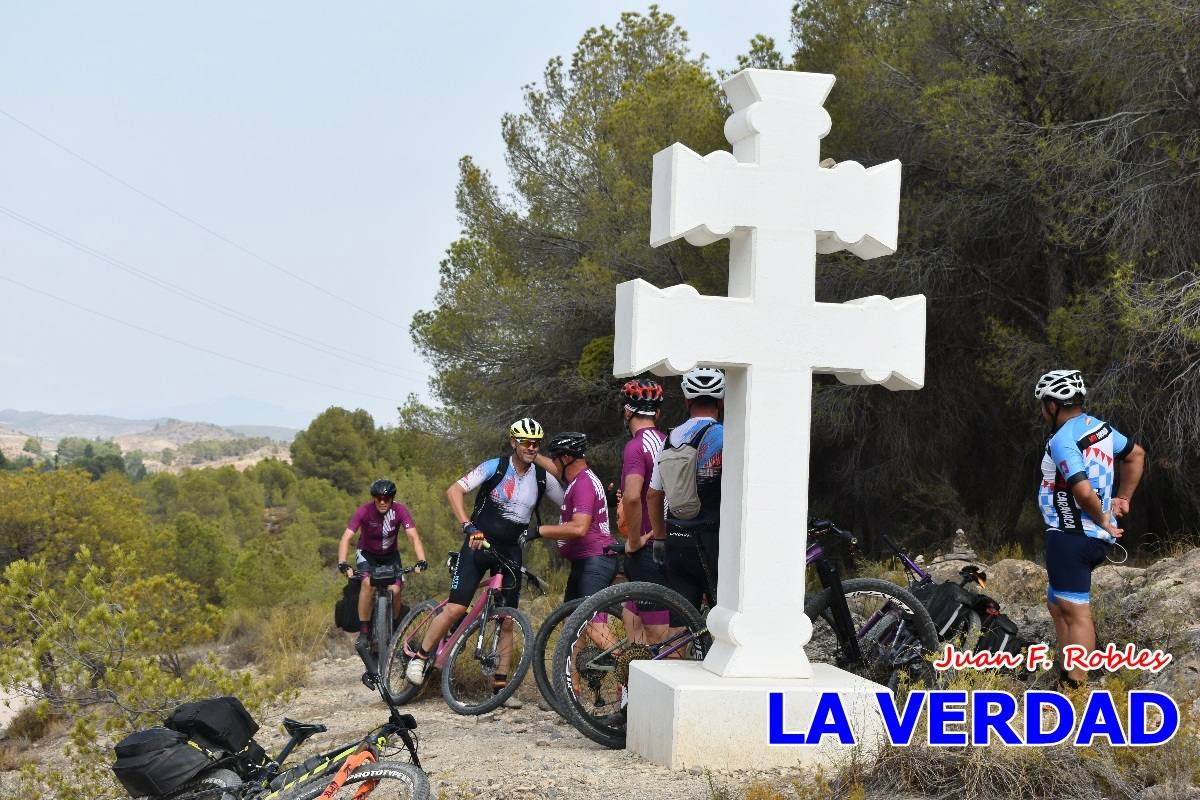 Pedaleando cientos de kilómetros para rezar ante la Vera Cruz de Caravaca