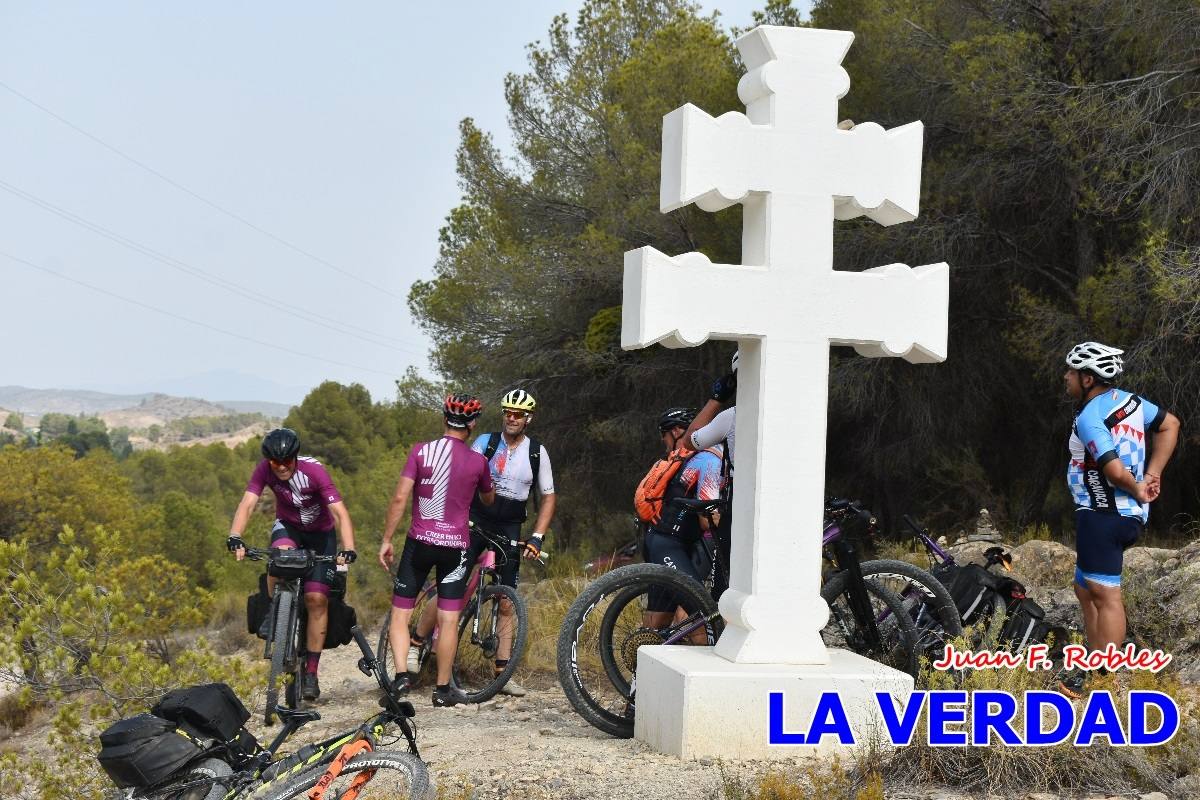 Pedaleando cientos de kilómetros para rezar ante la Vera Cruz de Caravaca