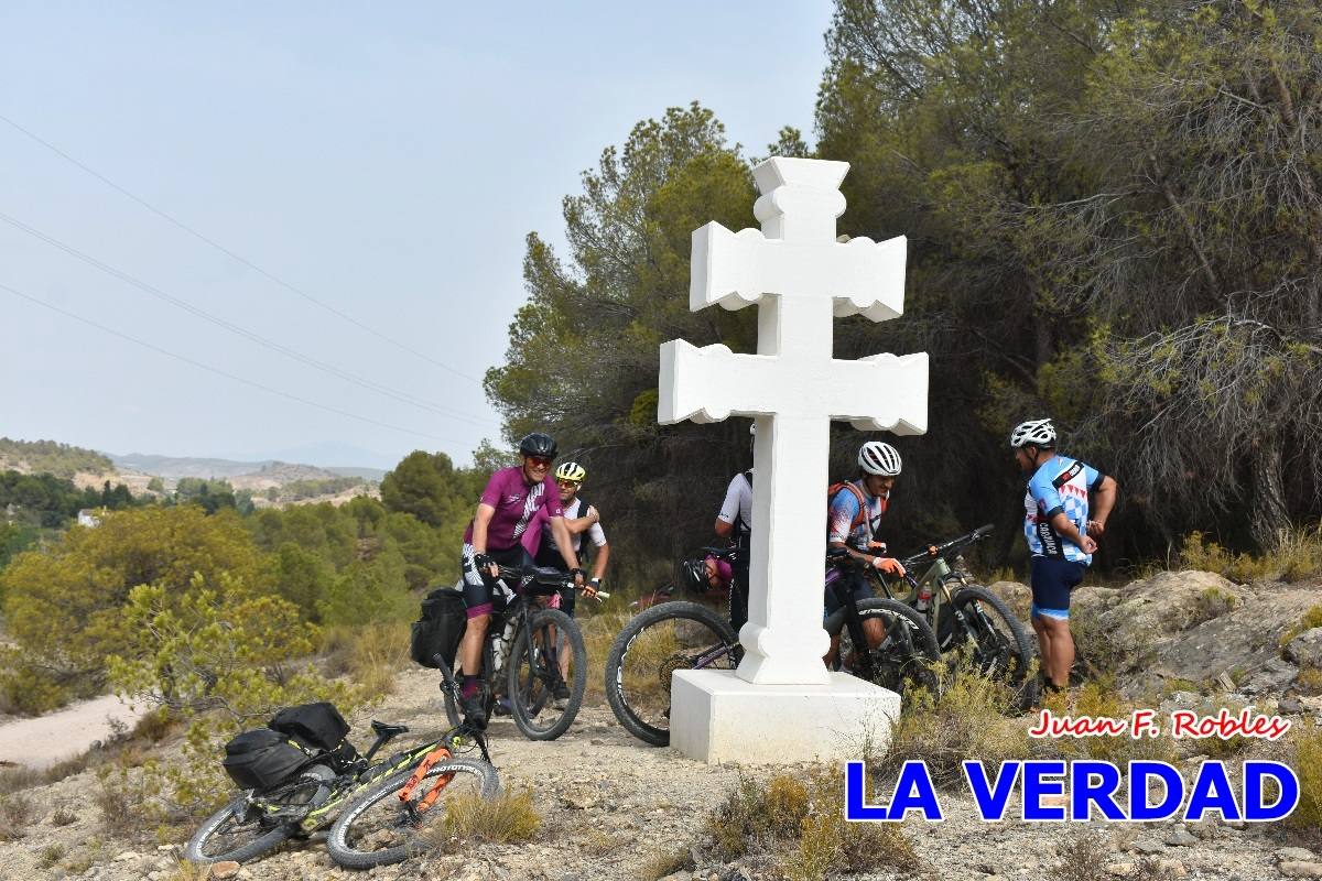 Pedaleando cientos de kilómetros para rezar ante la Vera Cruz de Caravaca