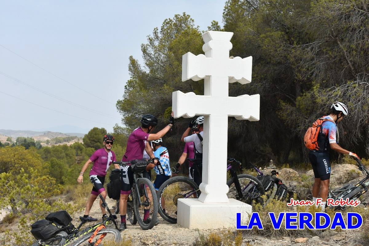 Pedaleando cientos de kilómetros para rezar ante la Vera Cruz de Caravaca