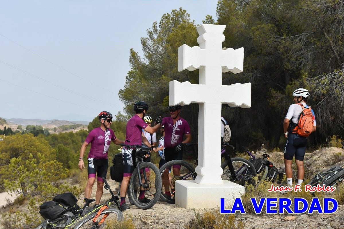 Pedaleando cientos de kilómetros para rezar ante la Vera Cruz de Caravaca