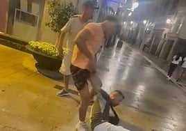 Imagen del momento de la agresión y robo al viandante.