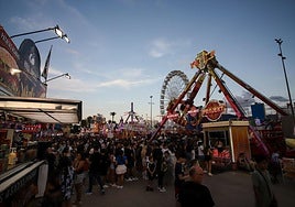 Colas en el primer día de apertura de las atracciones de la Feria de Murcia