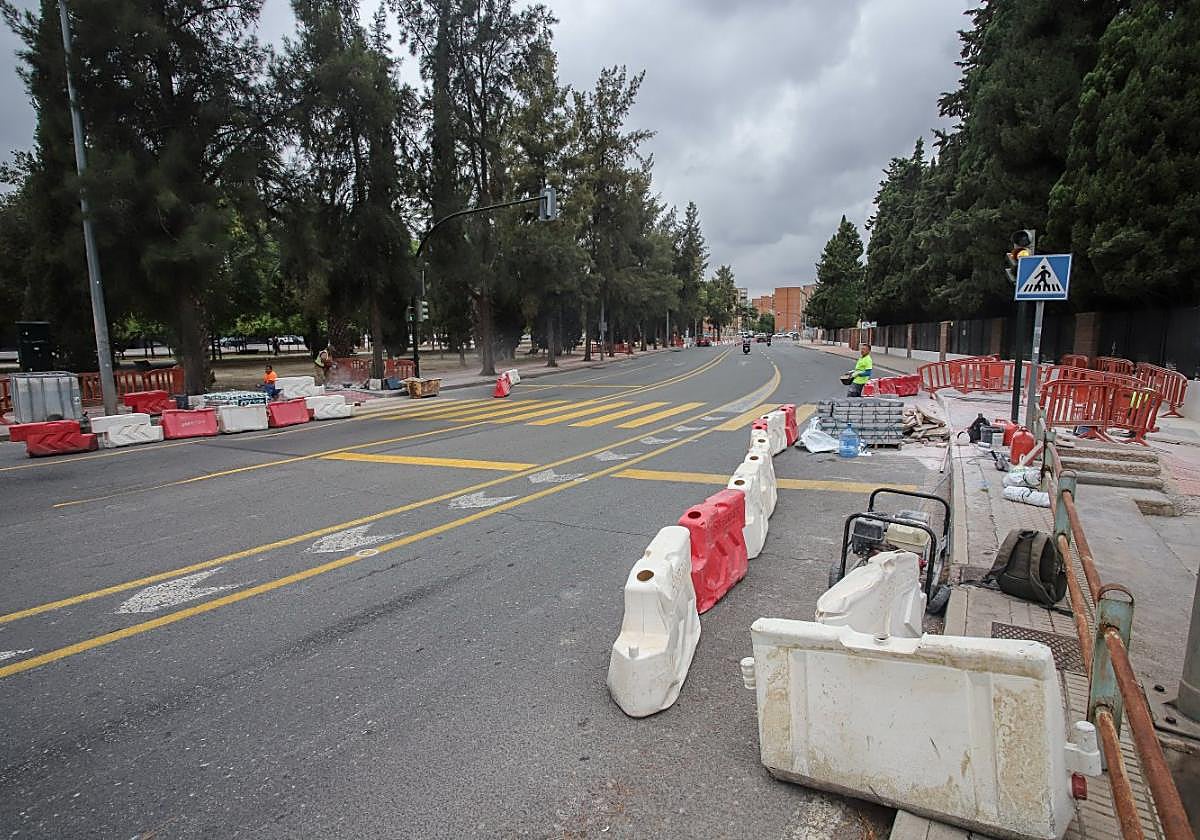 Obras en la avenida Juana Jugán, que une Primero de Mayo con Miguel Indurain.