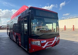 Uno de los autobuses que prestará el servicio de conexión.