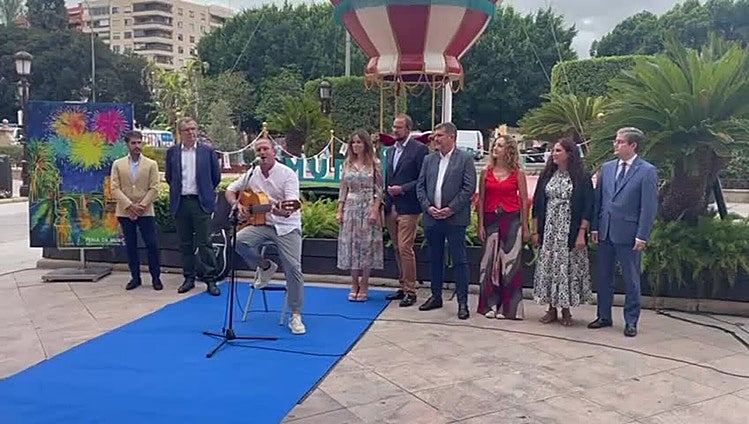 Antonio Micol interpreta la canción himno dedicada a la Feria de Murcia