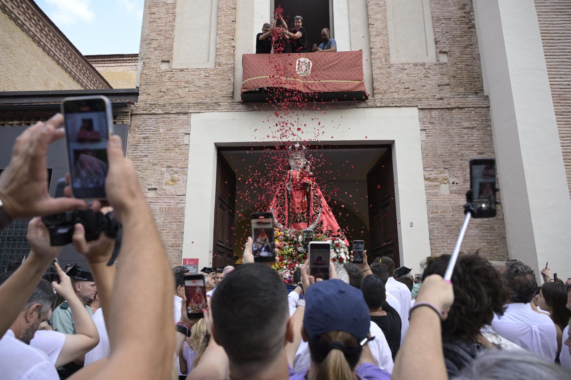 La bajada de la Virgen de la Fuensanta a la Catedral de Murcia, en imágenes
