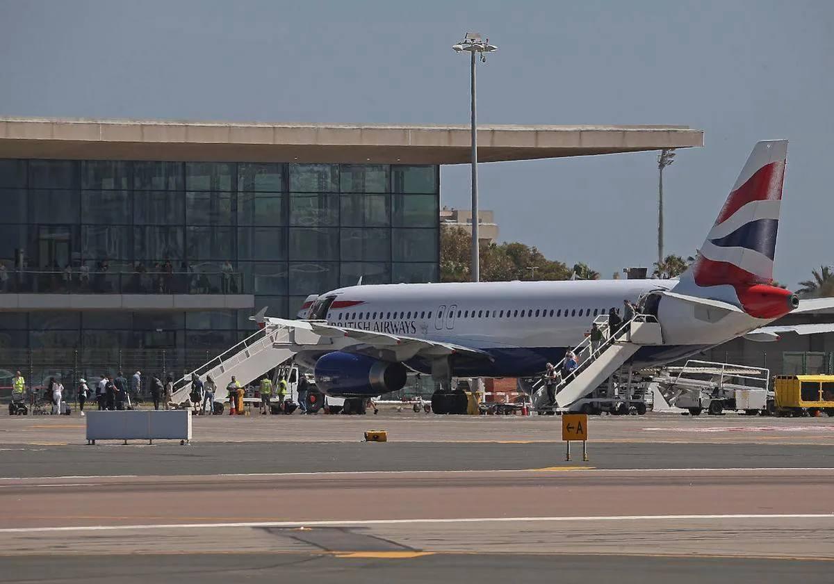 ¿Es útil el modo incógnito para abaratar los billetes de avión? Un directivo de Iberia aclara si es un mito o no