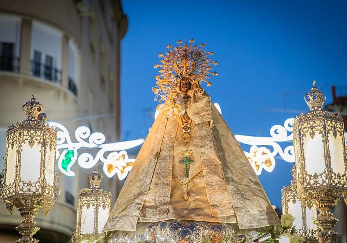 La Virgen de Monserrate, durante la procesión general del año pasado.