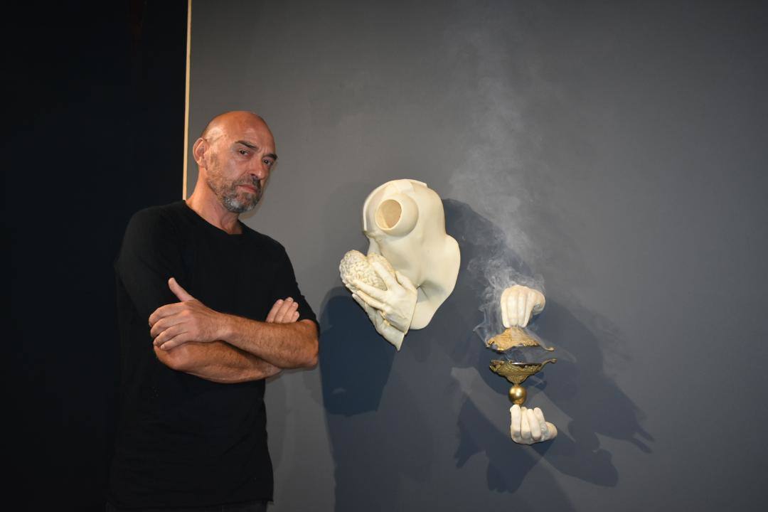 La Compañía acoge la exposición de«Los asomados» de Lidó Rico