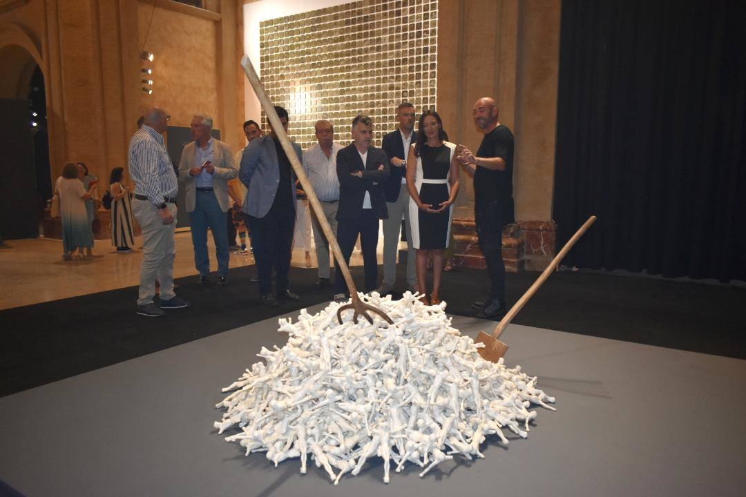 La Compañía acoge la exposición de«Los asomados» de Lidó Rico