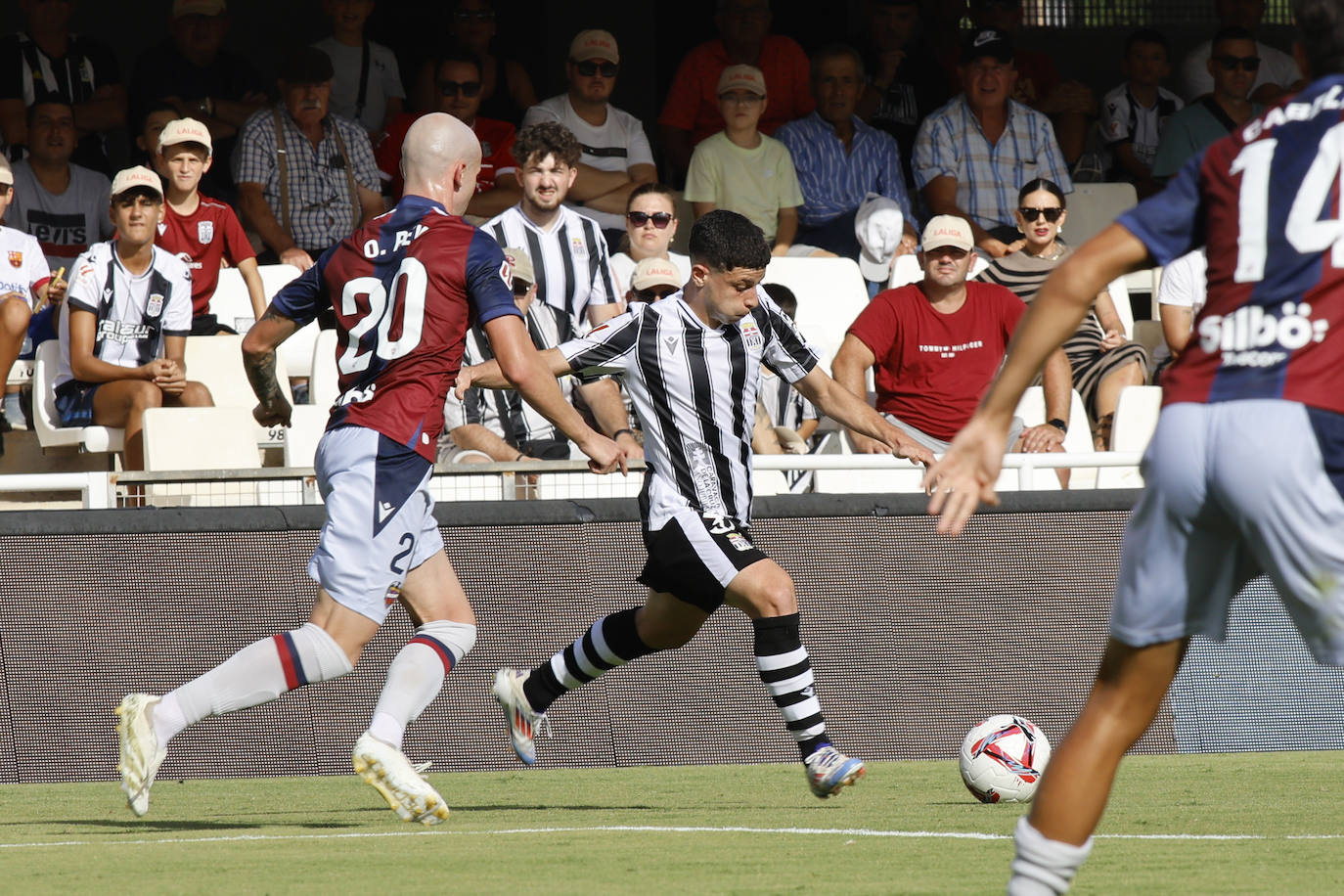 La derrota del Cartagena frente al Levante, en imágenes