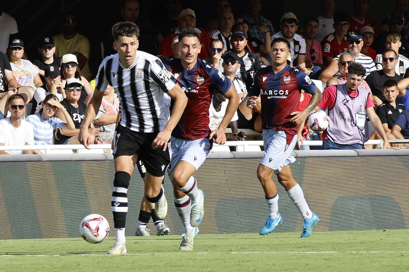 La derrota del Cartagena frente al Levante, en imágenes