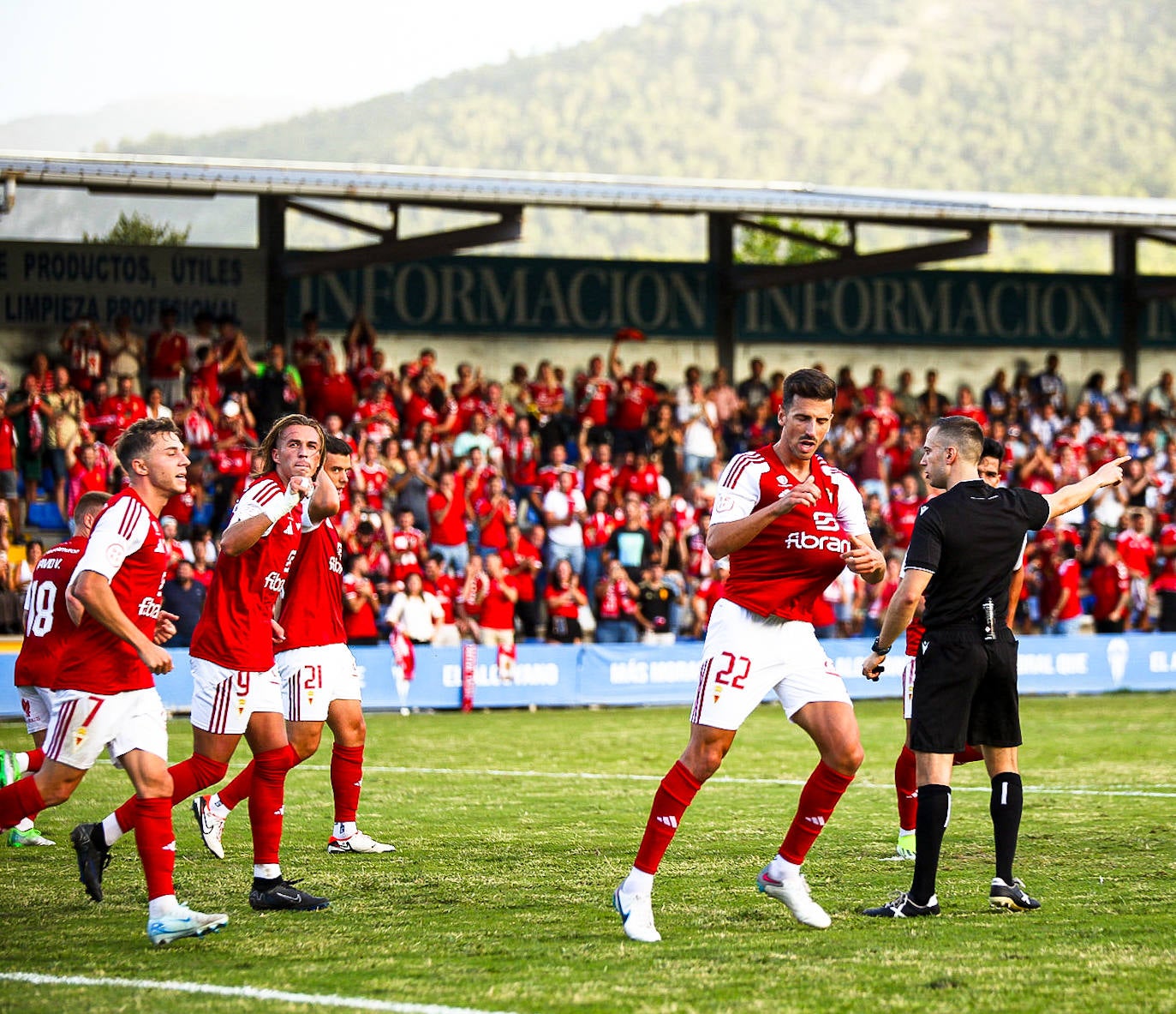 La victoria del Real Murcia frente al Alcoyano, en imágenes