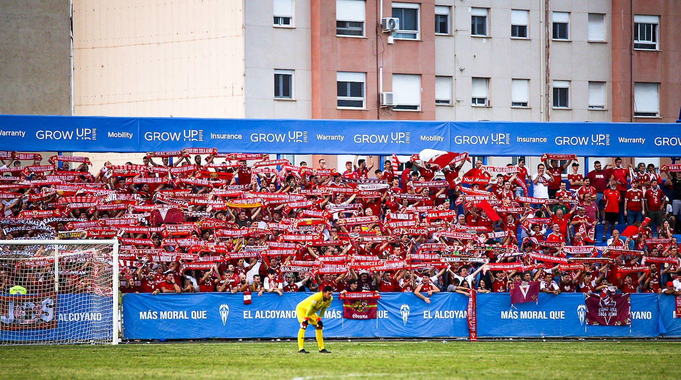 La victoria del Real Murcia frente al Alcoyano, en imágenes