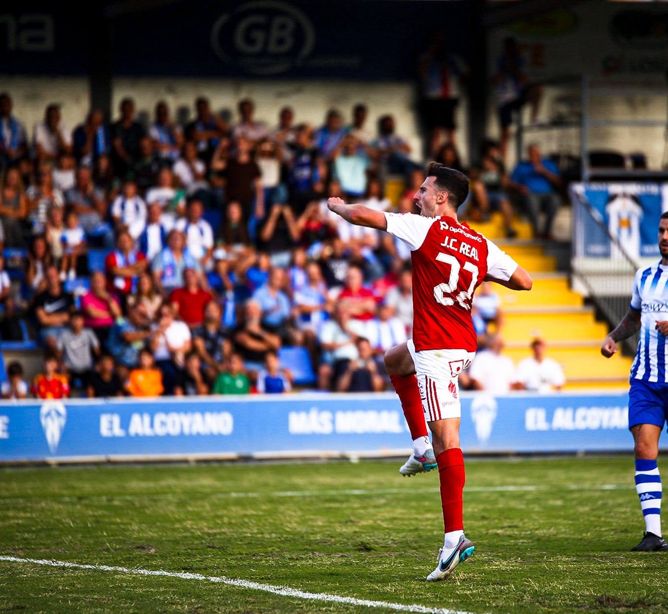 La victoria del Real Murcia frente al Alcoyano, en imágenes