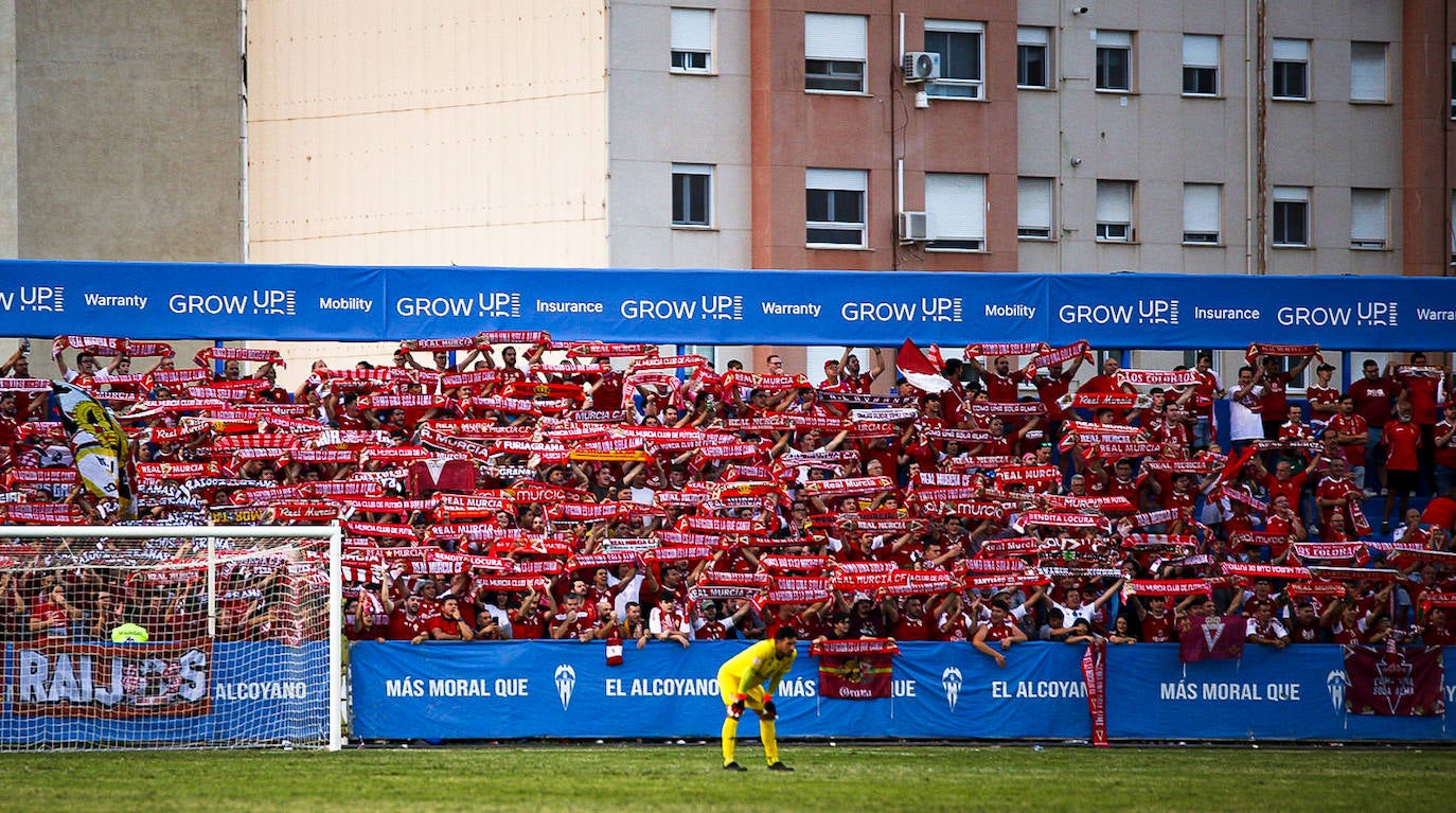 La victoria del Real Murcia frente al Alcoyano, en imágenes