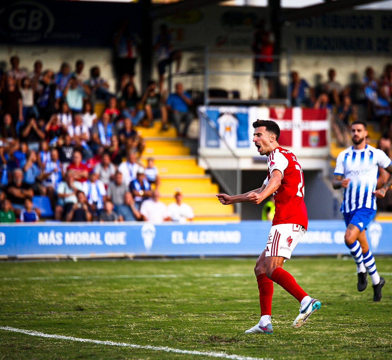 La victoria del Real Murcia frente al Alcoyano, en imágenes