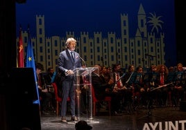 Las imágenes del pregón y el pasacalles de Moros y Cristianos