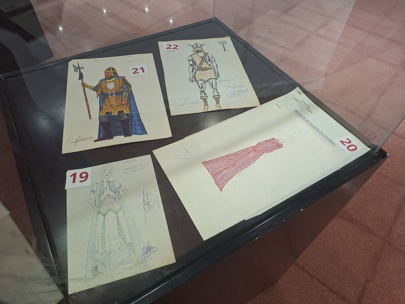 Las imágenes de la exposición de los 50 años de Moros y Cristianos en Orihuela