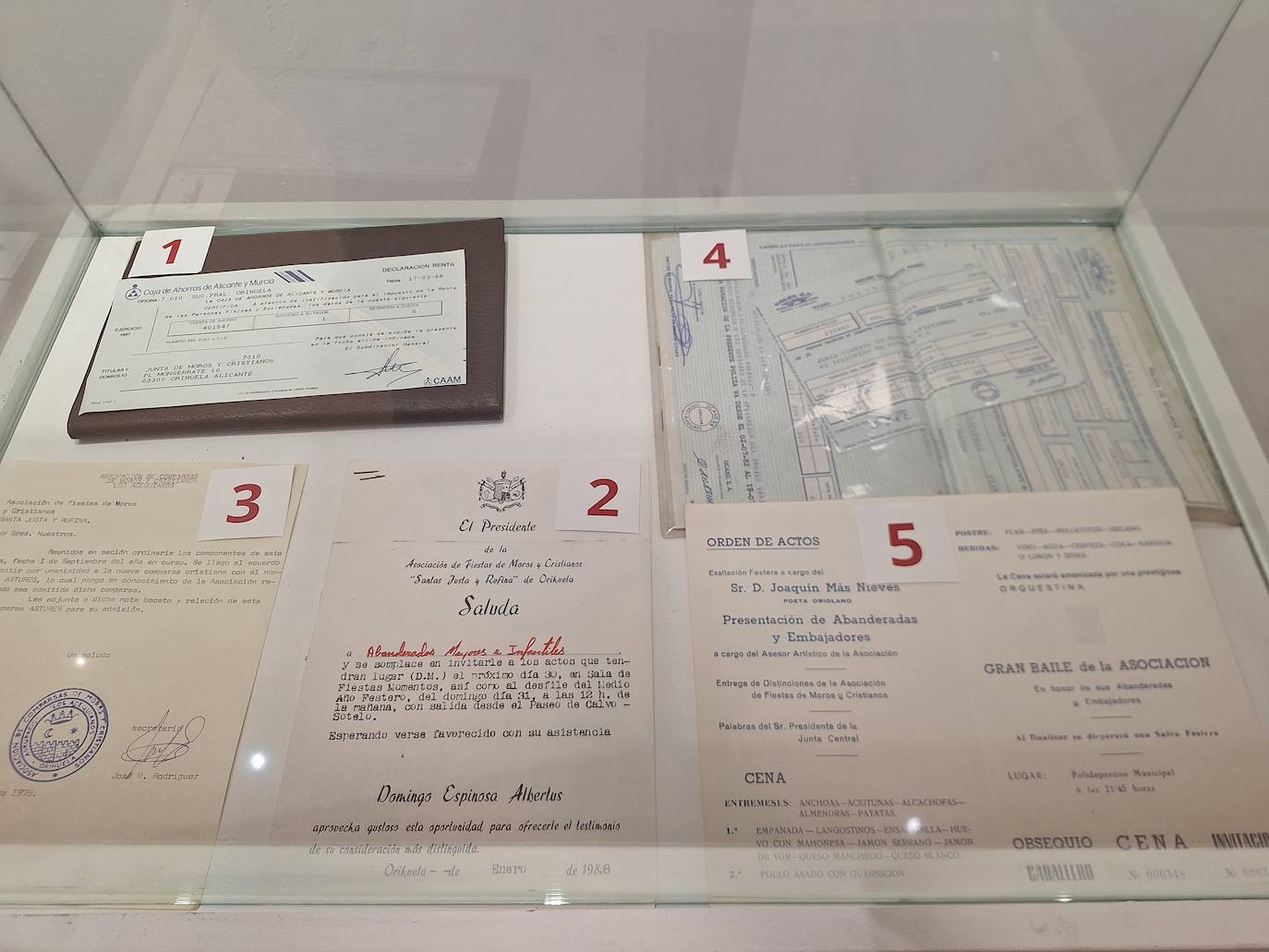 Las imágenes de la exposición de los 50 años de Moros y Cristianos en Orihuela