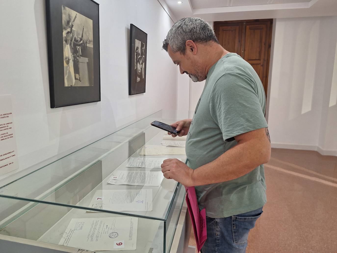 Las imágenes de la exposición de los 50 años de Moros y Cristianos en Orihuela