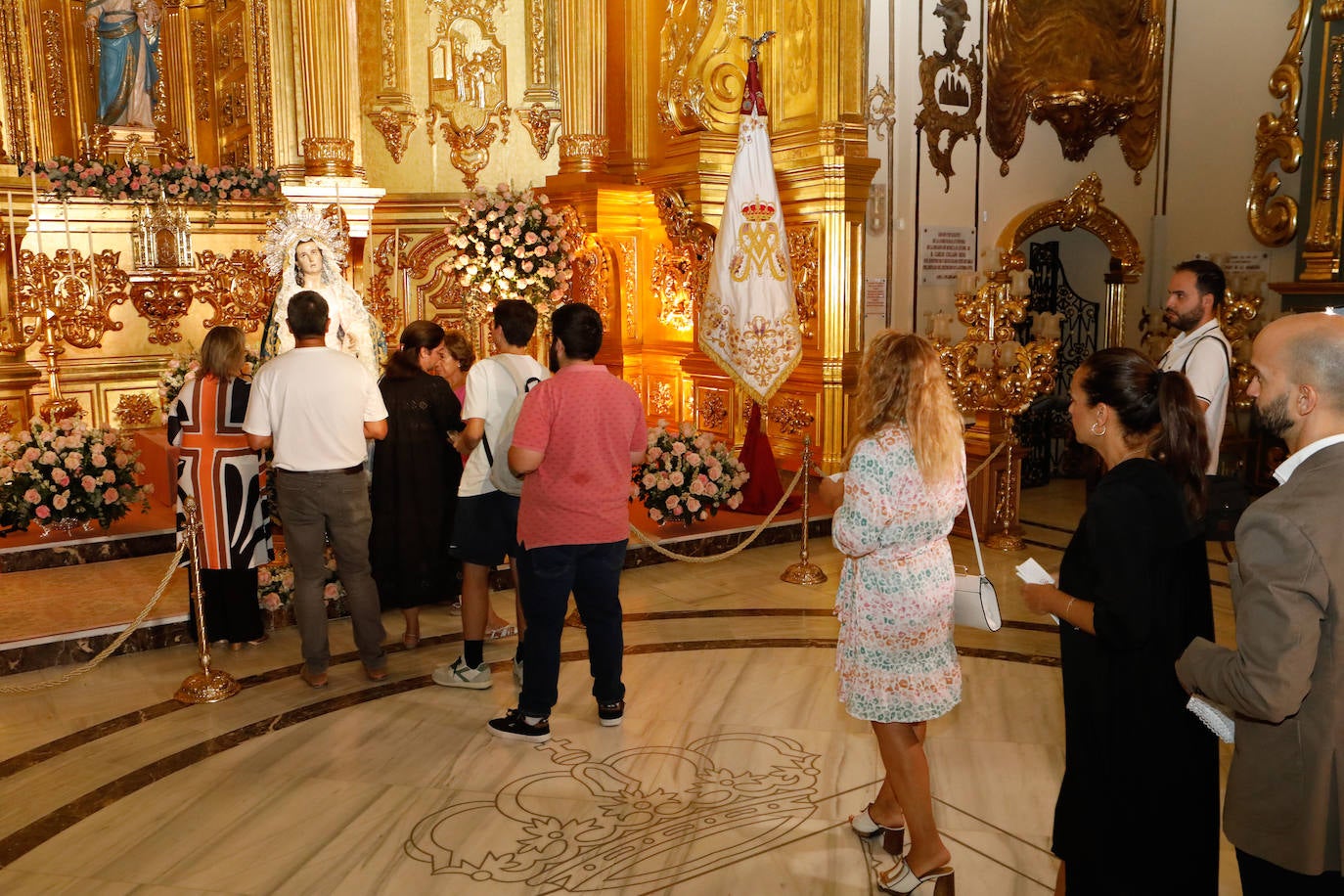 El besamanos a la Virgen de la Amargura de Lorca, en imágenes