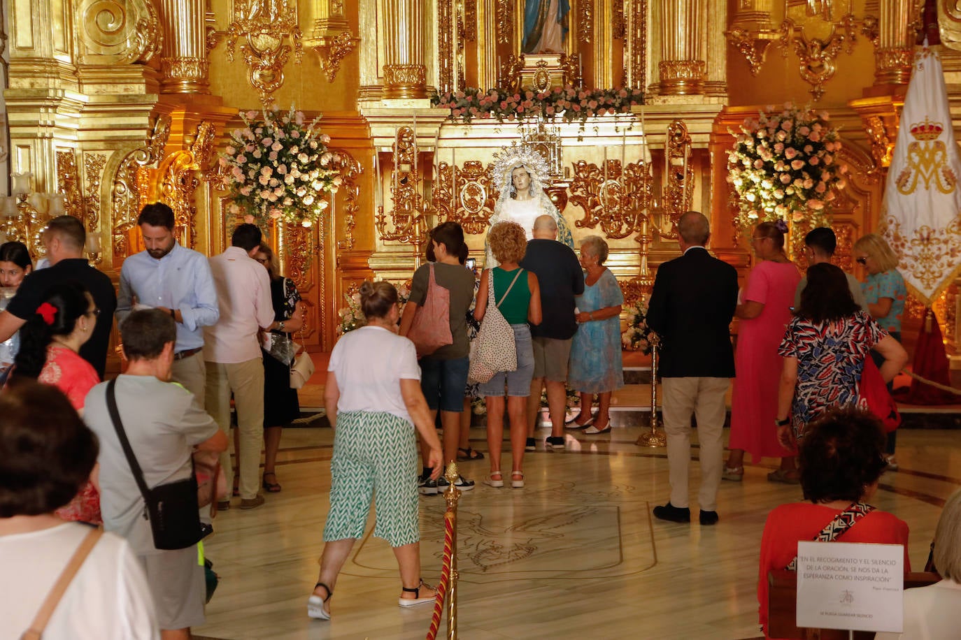 El besamanos a la Virgen de la Amargura de Lorca, en imágenes