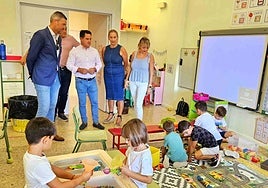 Visita del alcalde y el concejal de Educación al CEIP El Salvador.