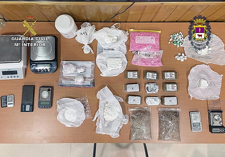 Droga incahutada de los laboratorios de Caravaca y Molina por la Guardia Civil.