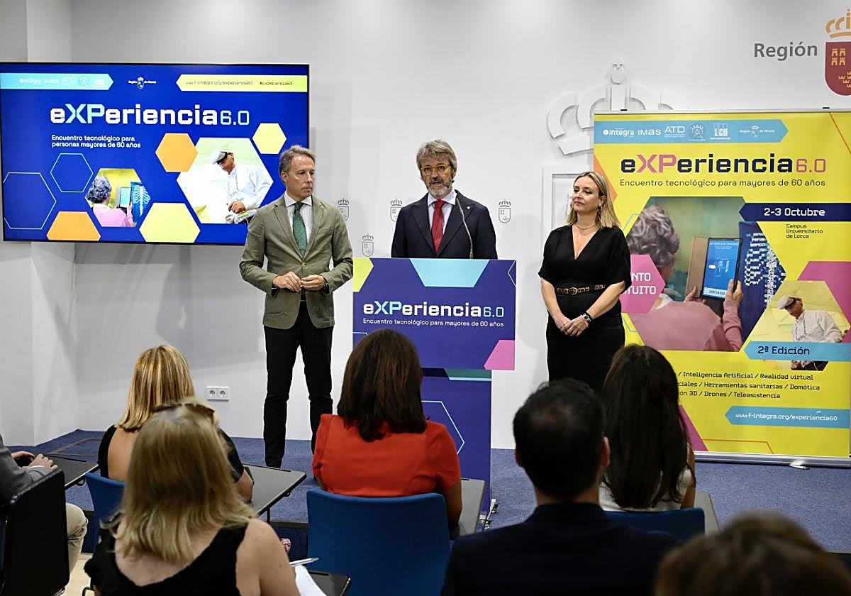 El alcalde de Lorca, Fulgencio Gil, y los consejeros Luis Alberto Marín y Conchita Ruiz.