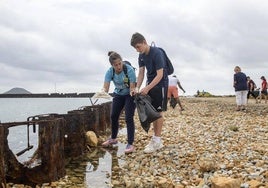 Campaña de recogida de basura en playas españolas, en una imagen de archivo.