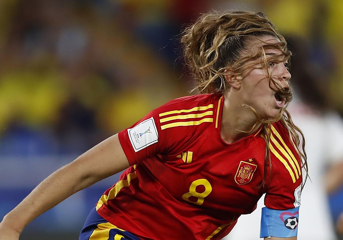 Silvia Lloris celebrando el gol de la victoria.