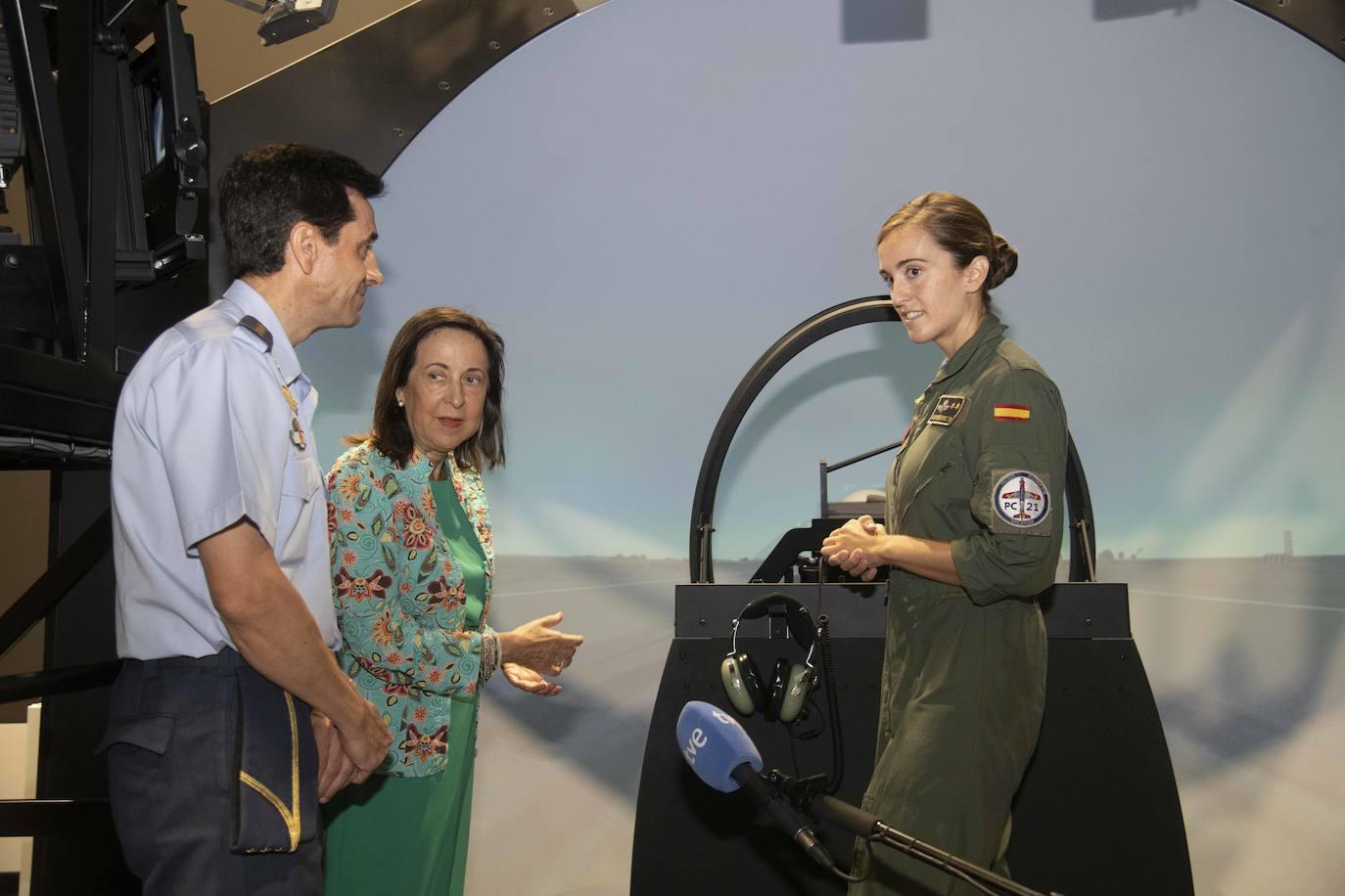 Margarita Robles visita la Academia General del Aire de San Javier, en imágenes