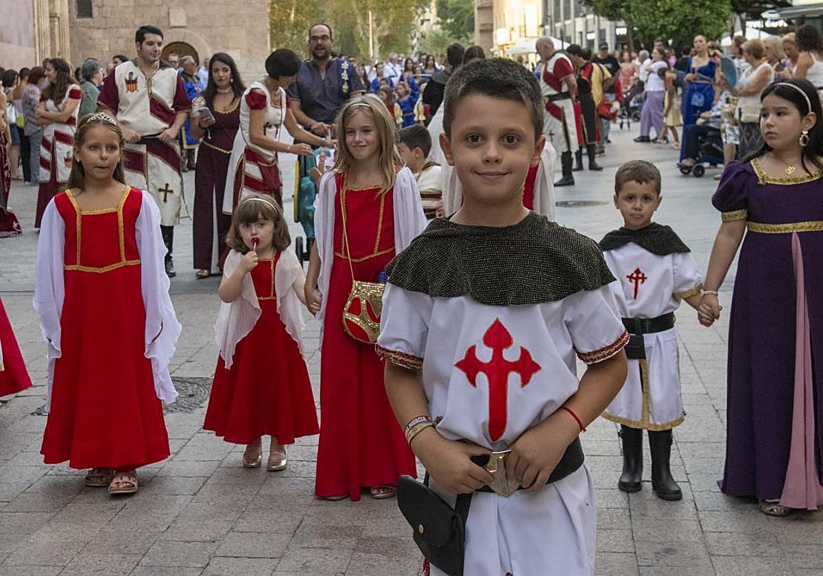 El corazón de Murcia se llenó con la alegría y el empuje de los más pequeños de Moros y Cristianos.