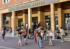Estudiantes de la Universidad de Murcia, esta semana, en el primer día de clase.