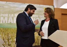 Fernando López Miras y Teresa Ribera, juntos en Murcia en abril de este año.