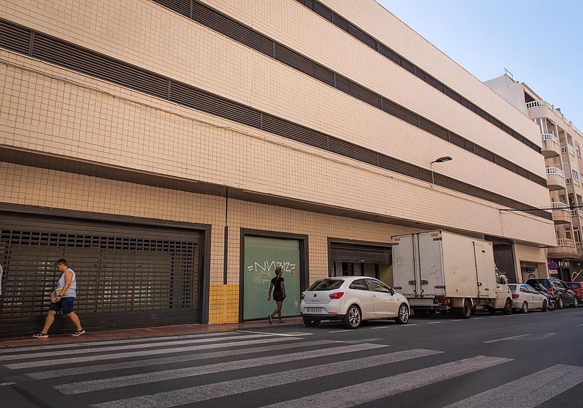 Edificio que ocupaba antes Mercadona en la calle Antonio Machado antes de la apertura de su nueva tienda en 2022.