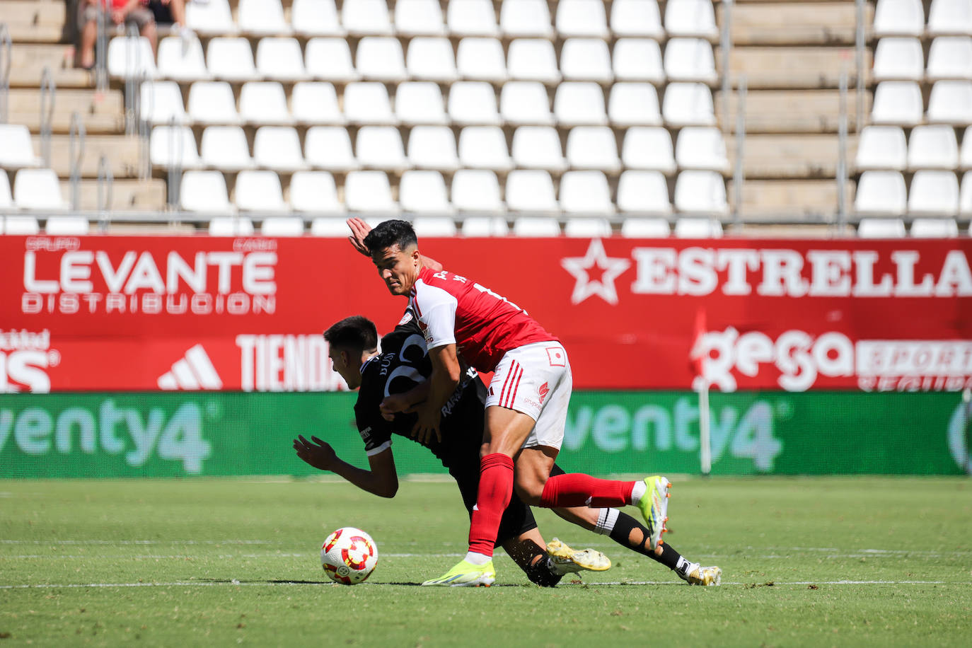 La victoria del Real Murcia contra el Mérida, en imágenes