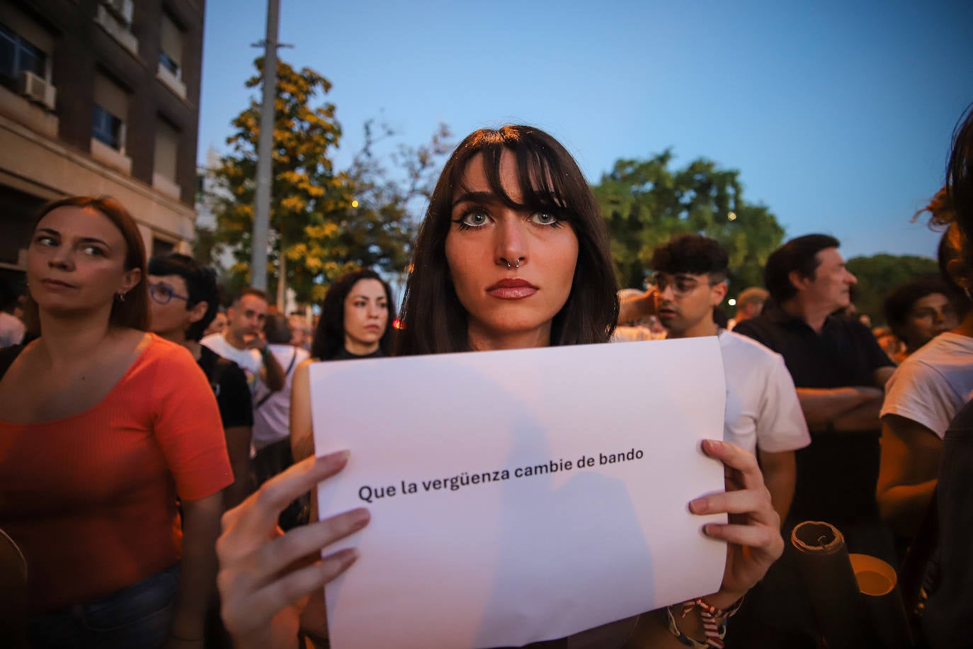 En imágenes, protesta en Murcia contra el pacto que permite a siete empresarios eludir penas de prisión por pagar por tener sexo con menores