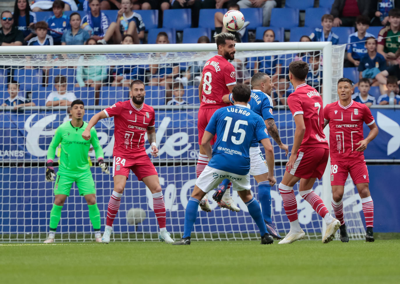 La derrota del Cartagena frente al Oviedo, en imágenes